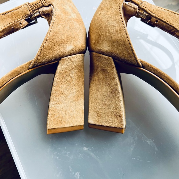 Tahari Norma Block Heel Sandals - Picture 12 of 12